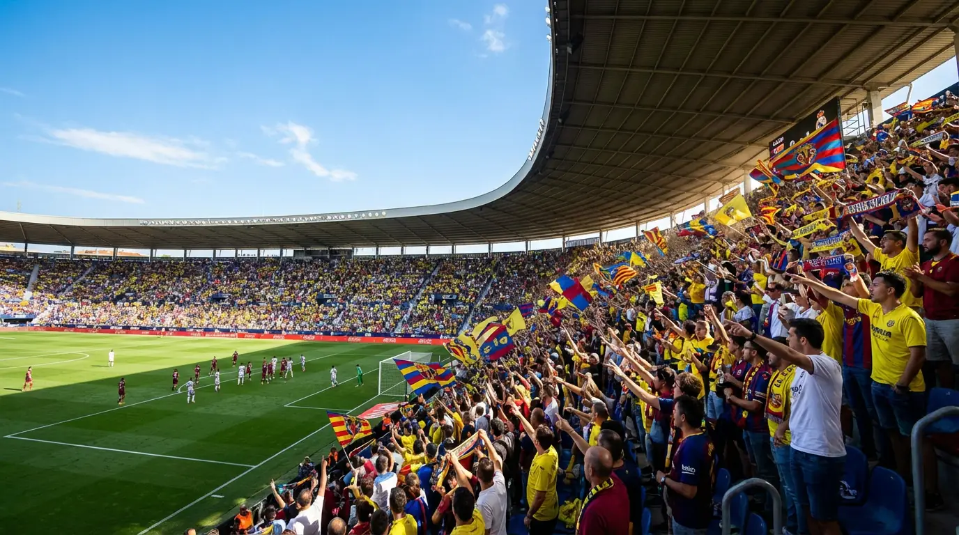 Estadio de LaLiga con gradas llenas de aficionados durante un partido de Primera División